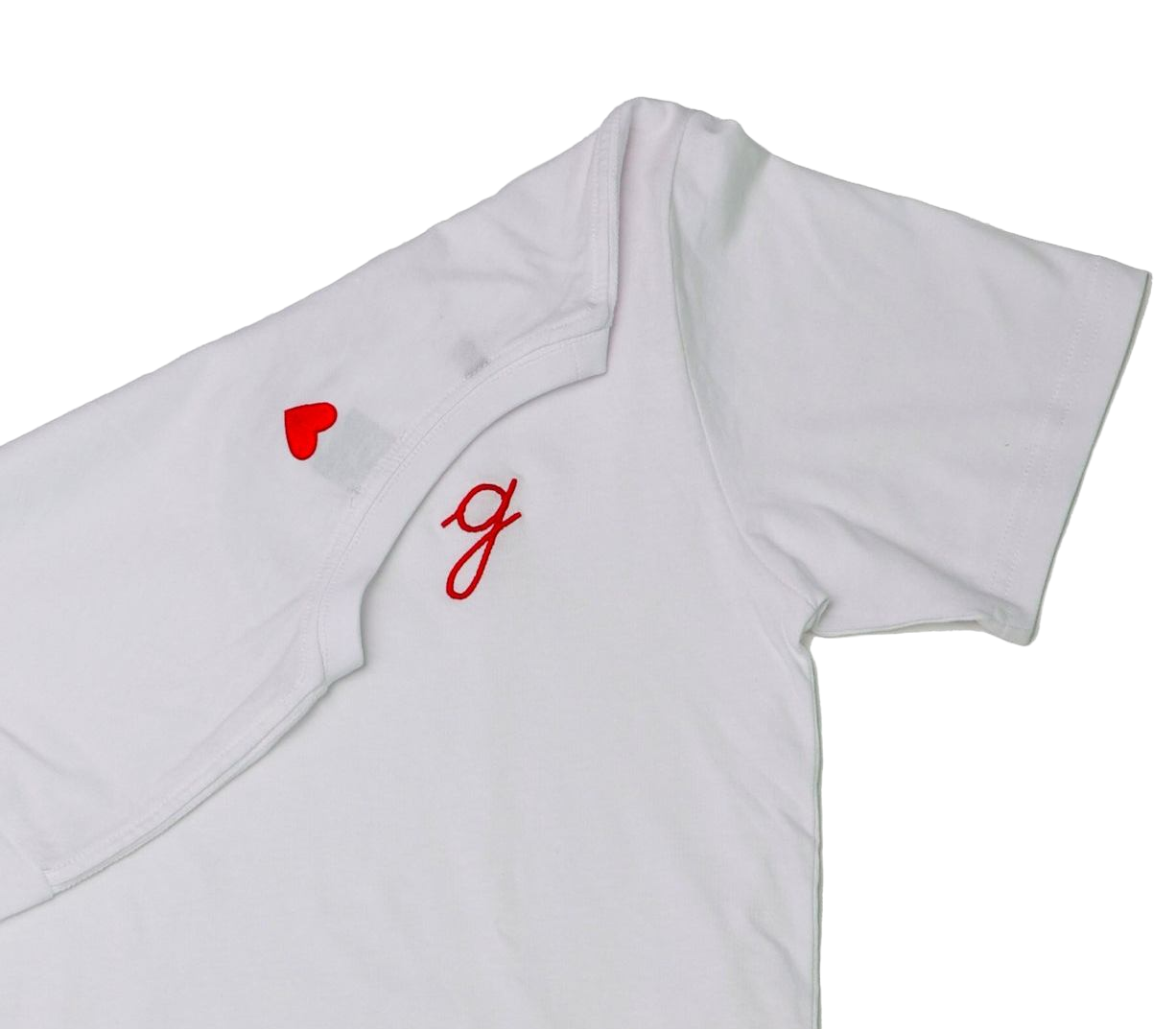 T-shirt leggera con un peso di 140 g / m² ma abbastanza resistente da avere una buona longevità grazie al suo cotone biologico al 100%. Le cuciture laterali, il colletto a costine sottili, il taglio aderente e il rinforzo sulle spalle forniscono un ottimo supporto.