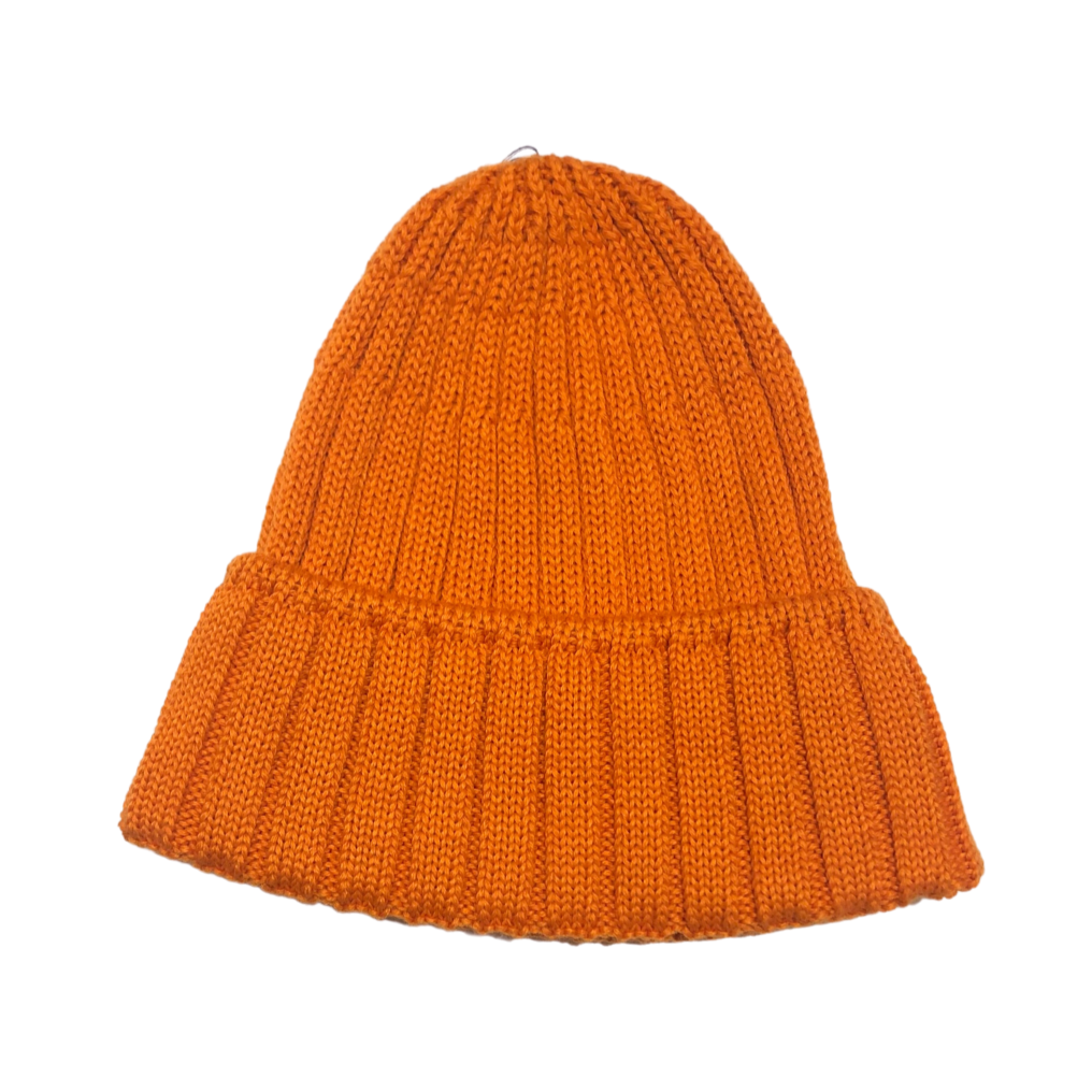 Cappello in morbida maglia a coste con risvolto e interno in pile. La vivacità dei colori crea un'atmosfera estrosa in tutta la collezione.