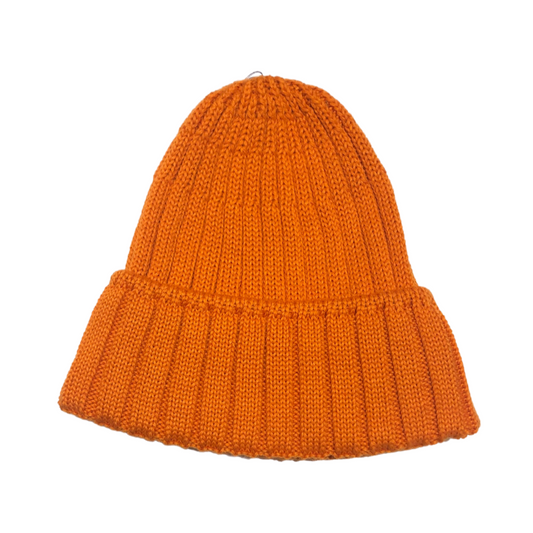 Cappello in morbida maglia a coste con risvolto e interno in pile.  La vivacità dei colori crea un'atmosfera estrosa in tutta la collezione.